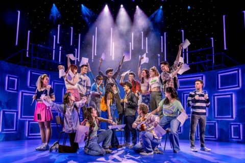 Pauline Schubert (Vanessa), Leonie Wanger (Amira), Cedric Schröter (Alex), Christian Bock (Tom), Ensemble © Jochen Quast