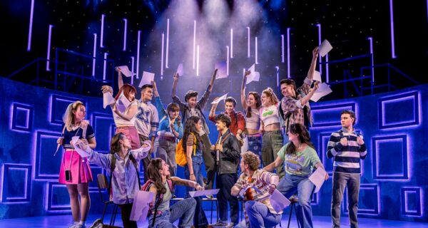 Pauline Schubert (Vanessa), Leonie Wanger (Amira), Cedric Schröter (Alex), Christian Bock (Tom), Ensemble © Jochen Quast