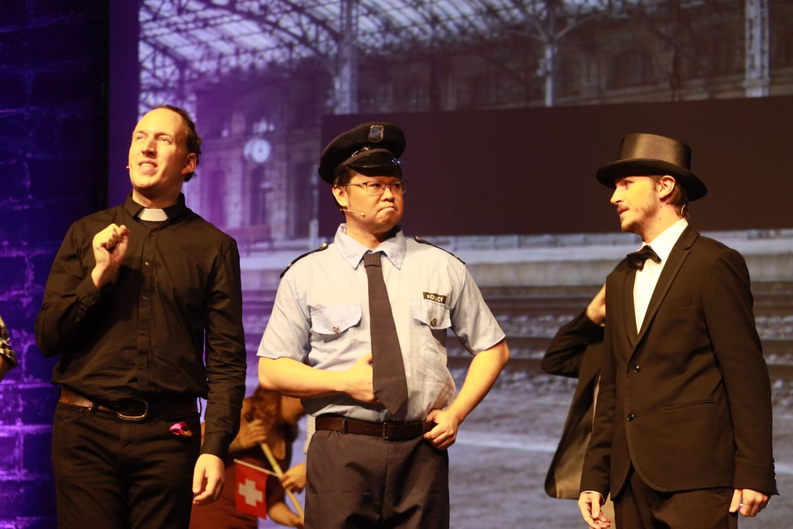 Simon Wyss (Priester), Naris Schnegg (Polizist), Simon Frädrich (Bürgermeister) &copy; Annalena Wolfgang