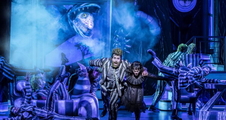 David Fynn (Beetlejuice), Hannah Nordberg (Lydia Deetz), Company &copy; Johan Persson