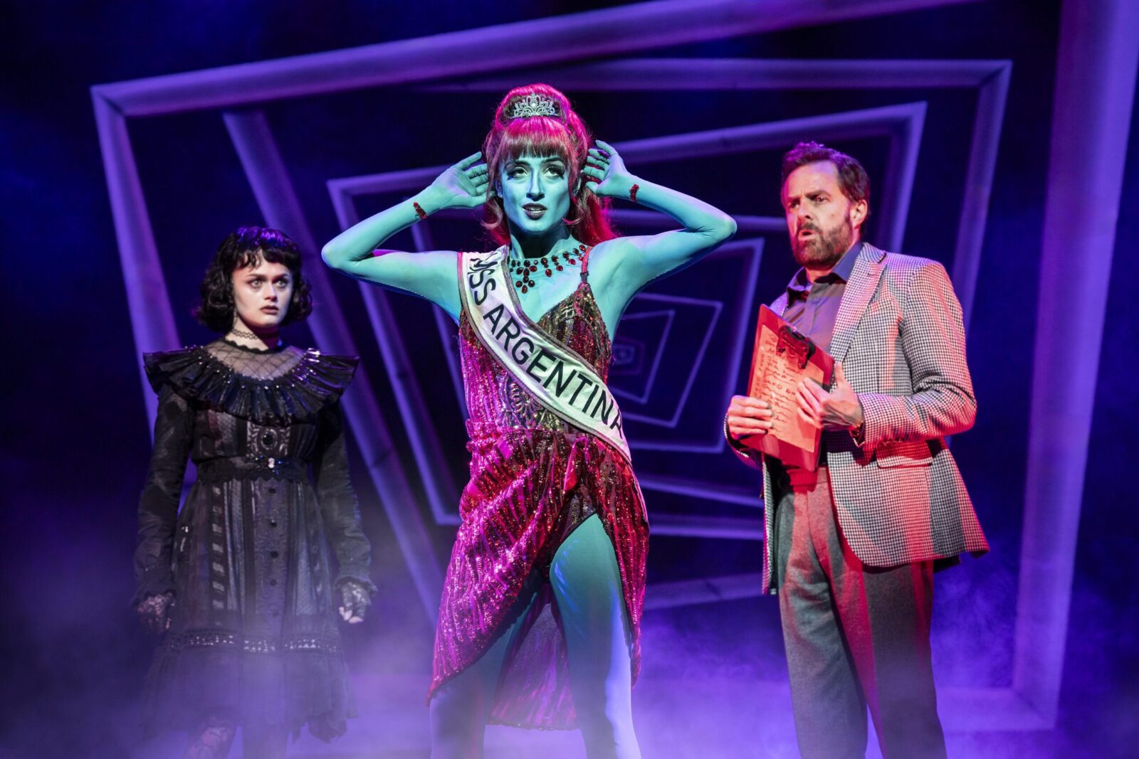 Hannah-Nordberg (Lydia Deetz), Vanessa Aurora Sierra (Miss Argentina), Alasdair Harvey (Charles Deetz) &copy; Johan-Persson.
