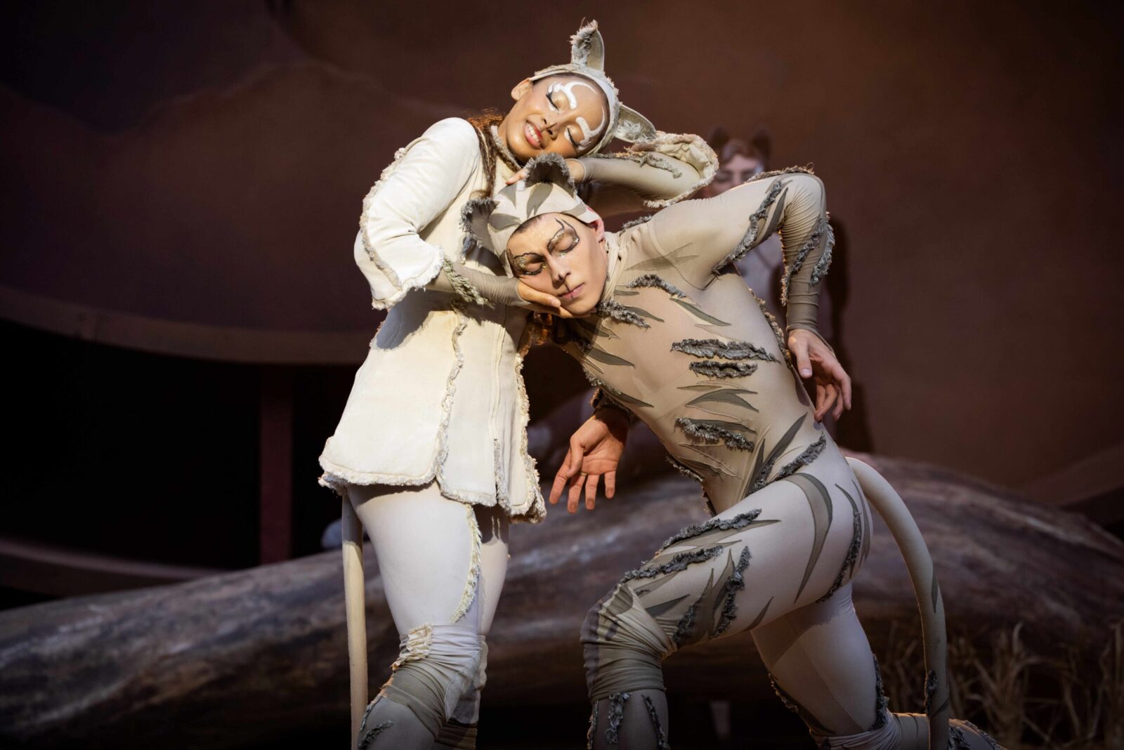Hannah Joseph (Victoria), Regan Garcia (Pouncival) © Mark Senior