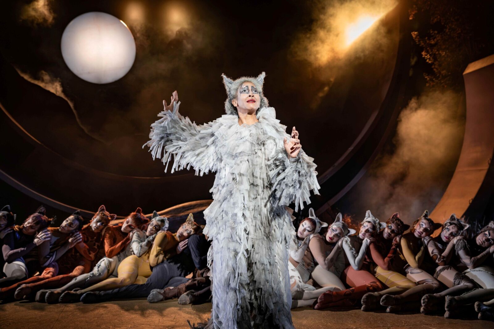 Melanie La Barrie (Old Deutoronmy), Ensemble © Mark Senior