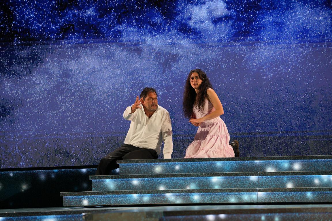 Marko Gebbert (Faust), Fayola Schönrock (Gretchen) © Olaf Struck