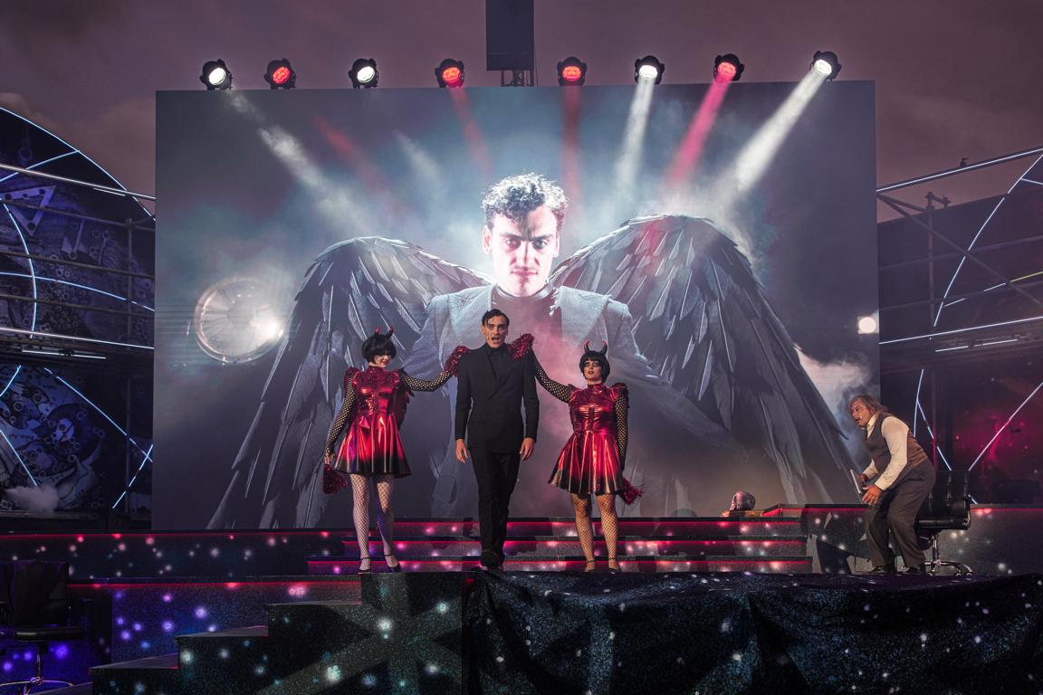 Mischa Warken (Mephisto), Marko Gebbert (Faust), Statistinnen © Olaf Struck