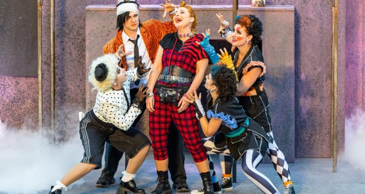 Inga Jamry, Dominic Jarmer (Amadeus Prahl), Anja Dorrer (Käthe Schüssler), Annabelle Nebe (Pipi), Katharina Martin (Fax) © Stephan Drewianka