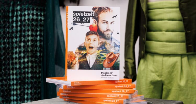 Spielzeitheft des Theaters für Niedersachsen © Tim Müller