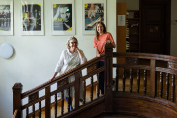 Studiengangsleiterin Prof. Marianne Larsen und Künstlerische Produktionsleiterin Agnes Wiener &copy; Bayerische Theaterakademie August Everding