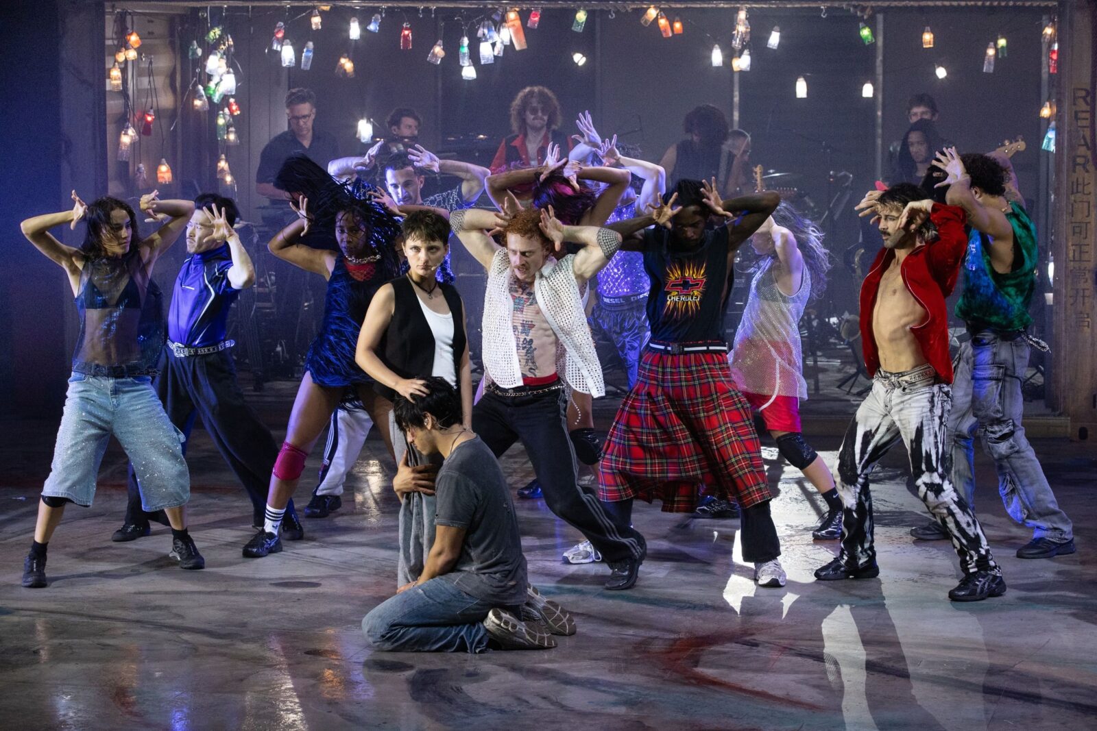 Ari Notartomaso, Diego Rodriguez (v.l.n.r.) & Ensemble in "Rebel, Rebel" © Jan Versweyveld, Ruhrtriennale 2026